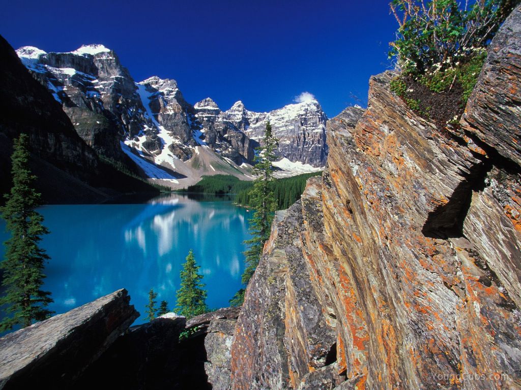 Moraine Lake and Valley of the Ten Peaks, Banff National Park, Canada